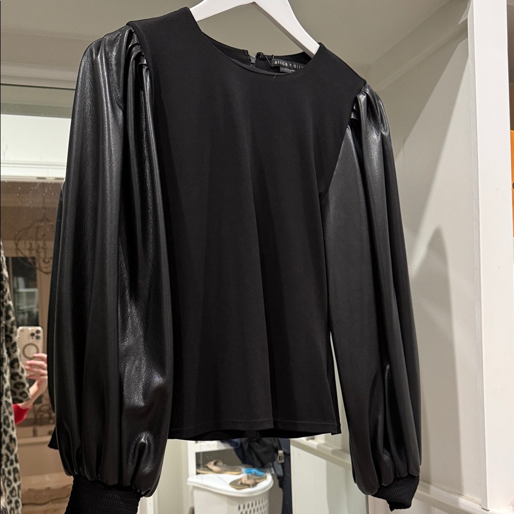 NWT Alice + Olivia Latoria Vegan Leather Bkouse, size M.